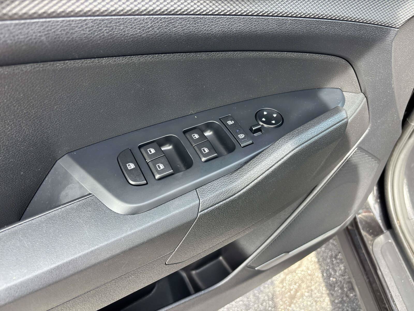 Used 2023 Kia Sportage LX AWD/4WD image 16