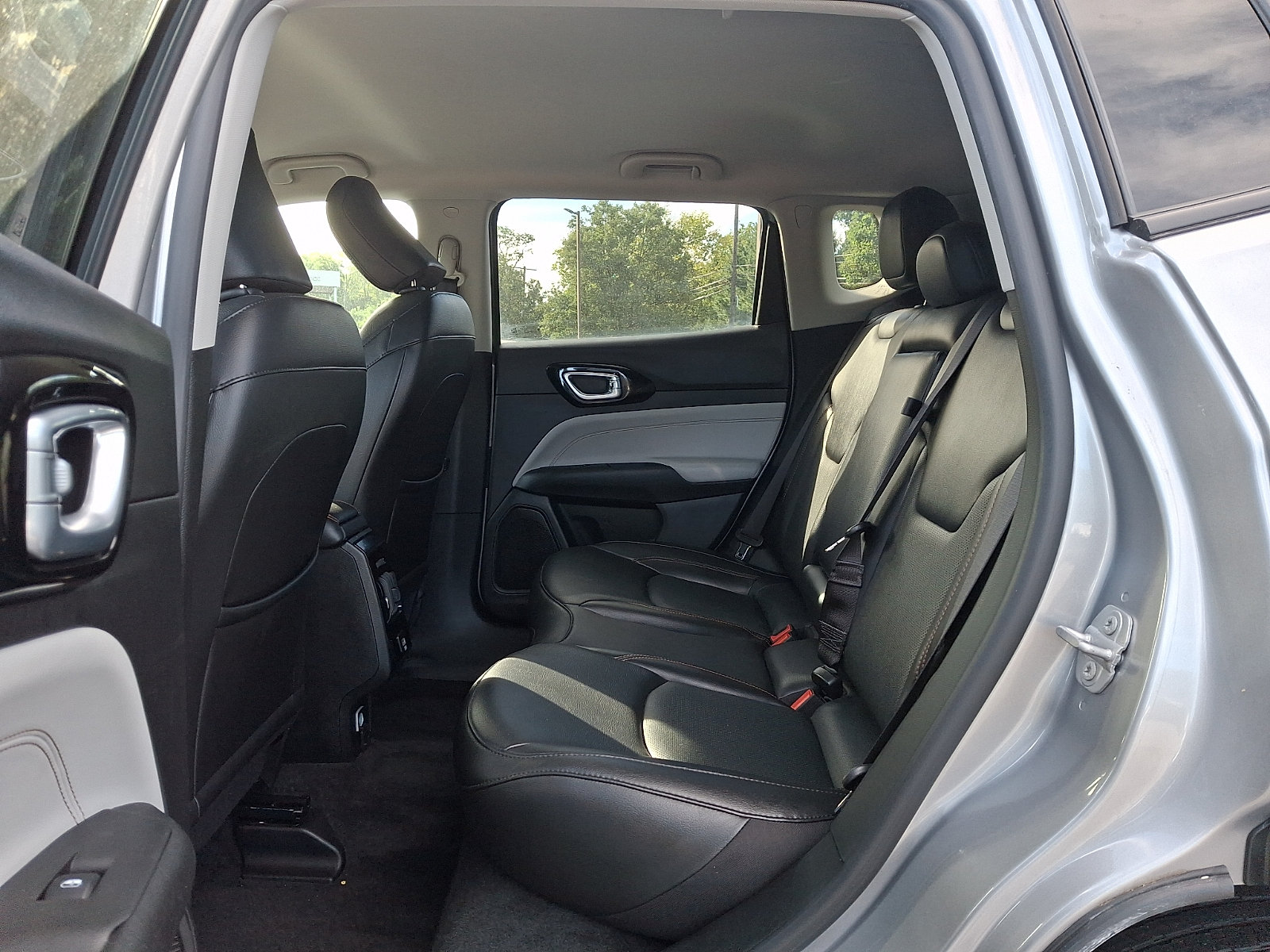 Used 2022 Jeep Compass Limited AWD/4WD image 10