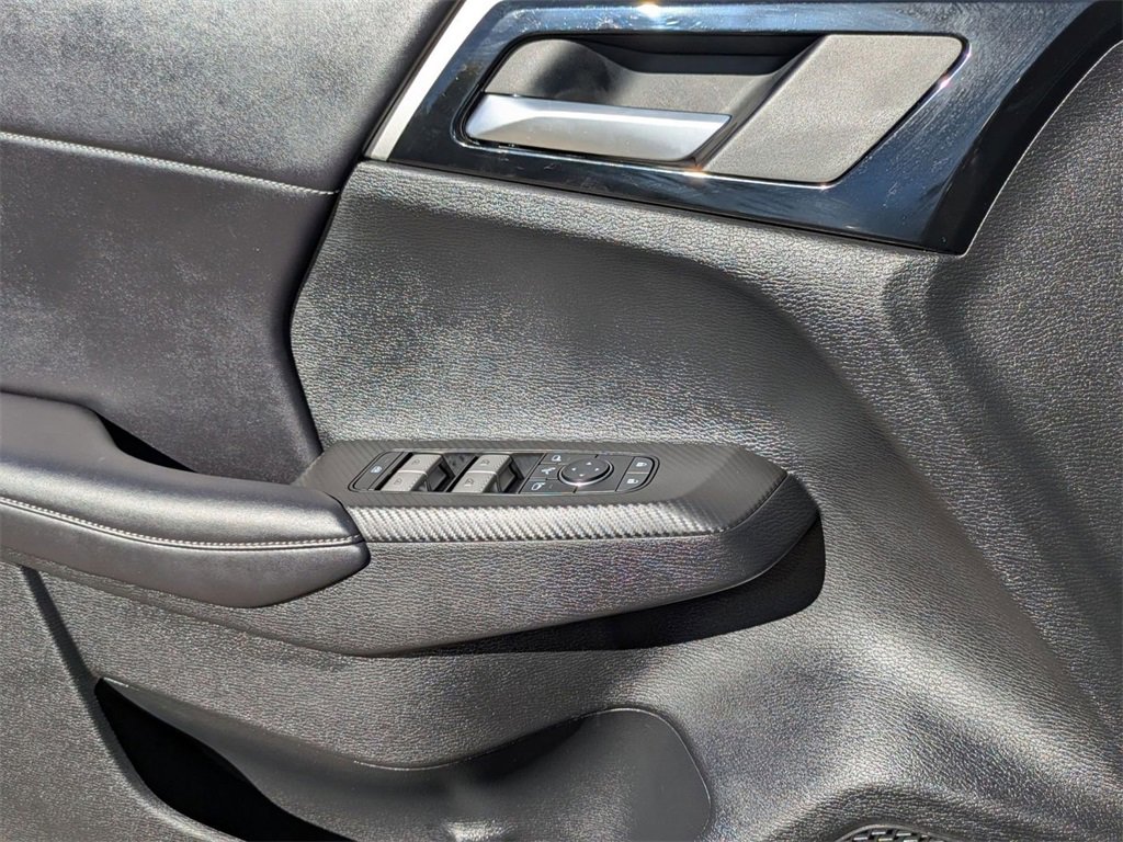 Used 2024 Mitsubishi Outlander Ralliart image 15