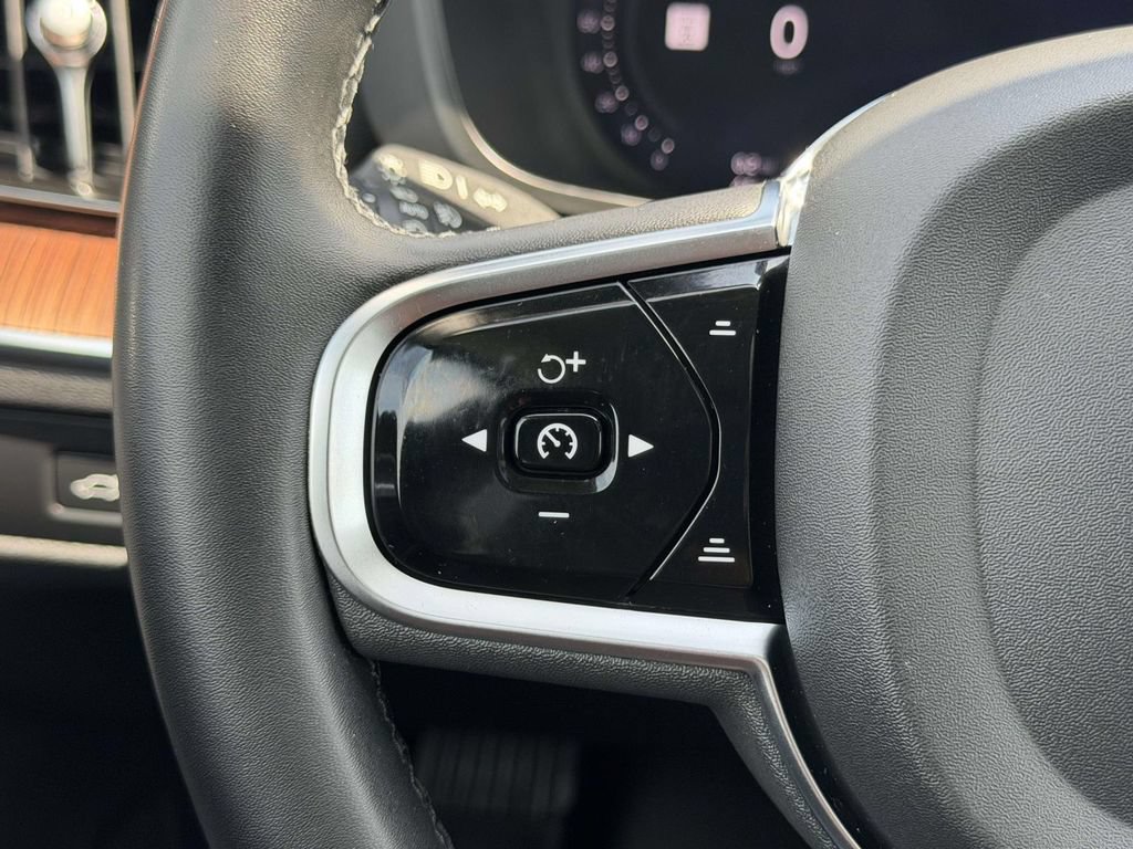 Used 2024 Volvo XC60 T8 Plus AWD/4WD image 9