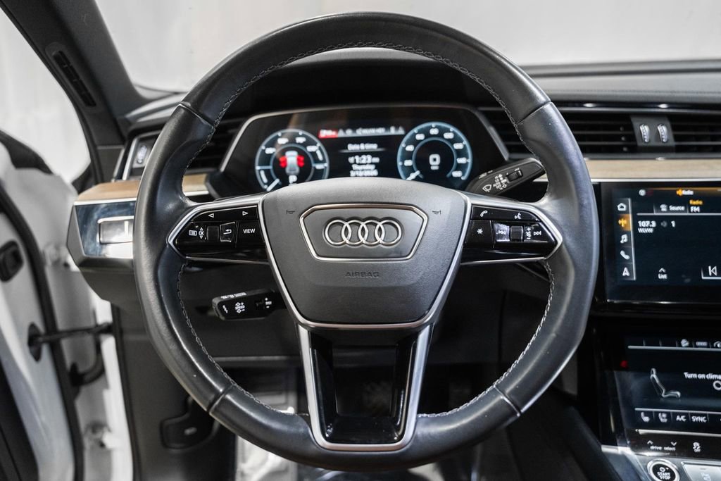 Used 2024 Audi Q8 e-tron Premium Plus image 27
