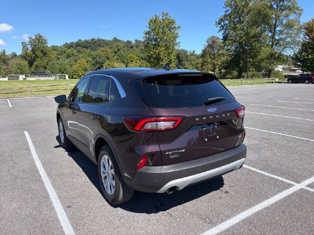 Used 2023 Ford Escape Active w/ Tech Pack #1 AWD/4WD image 7