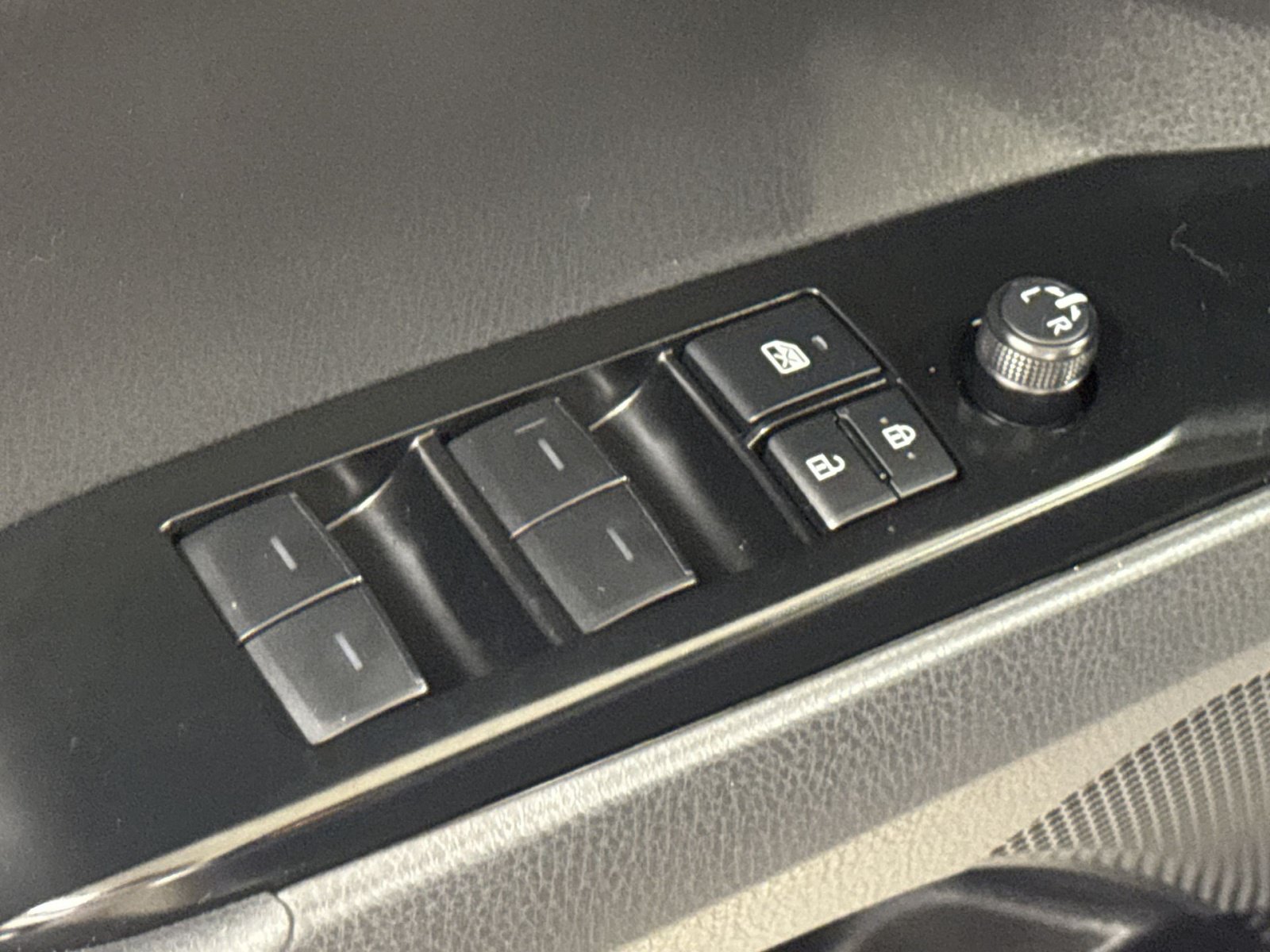 Used 2025 Toyota Camry SE FWD image 27