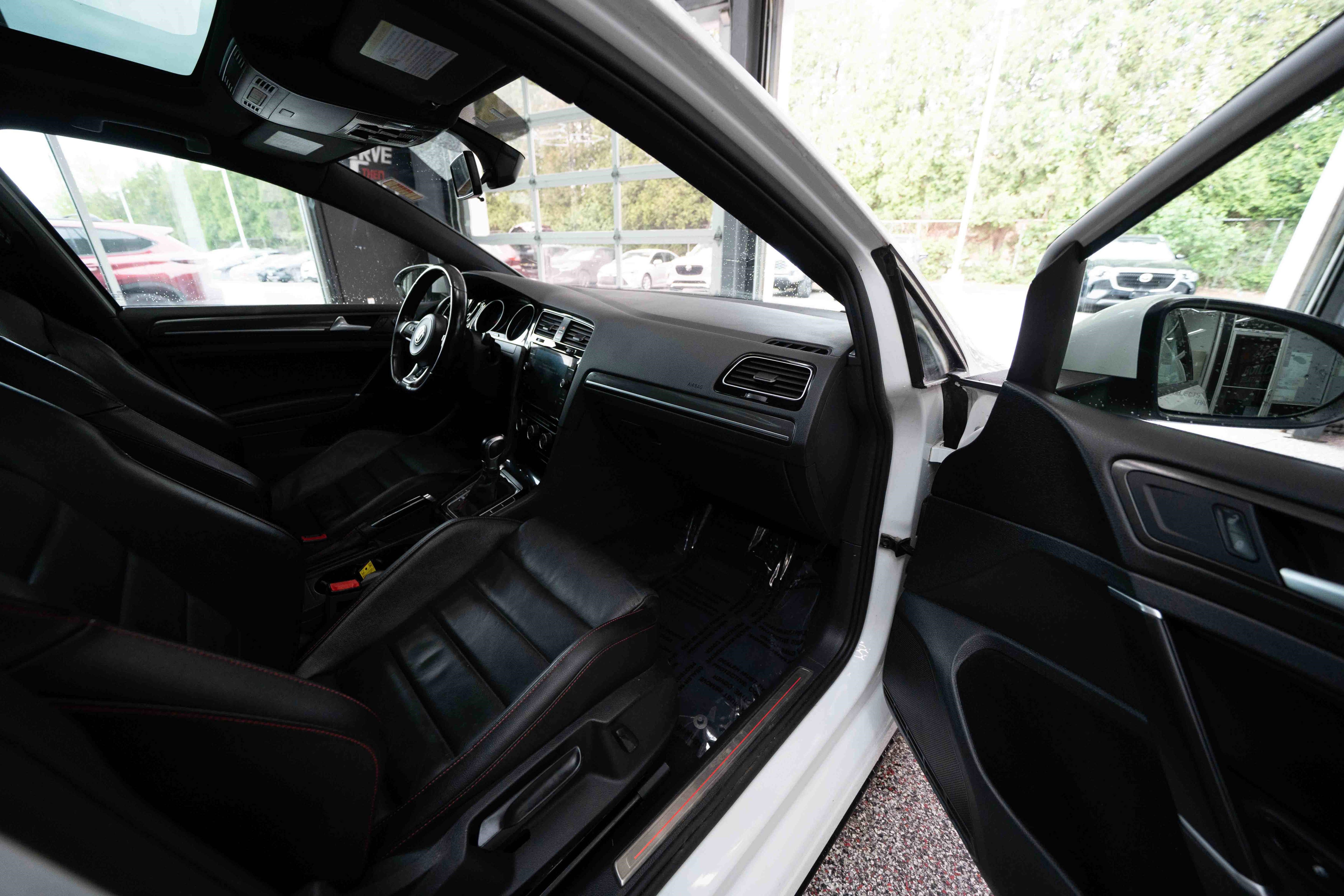 Used 2018 Volkswagen GTI SE w/ SE Leather Package FWD image 26