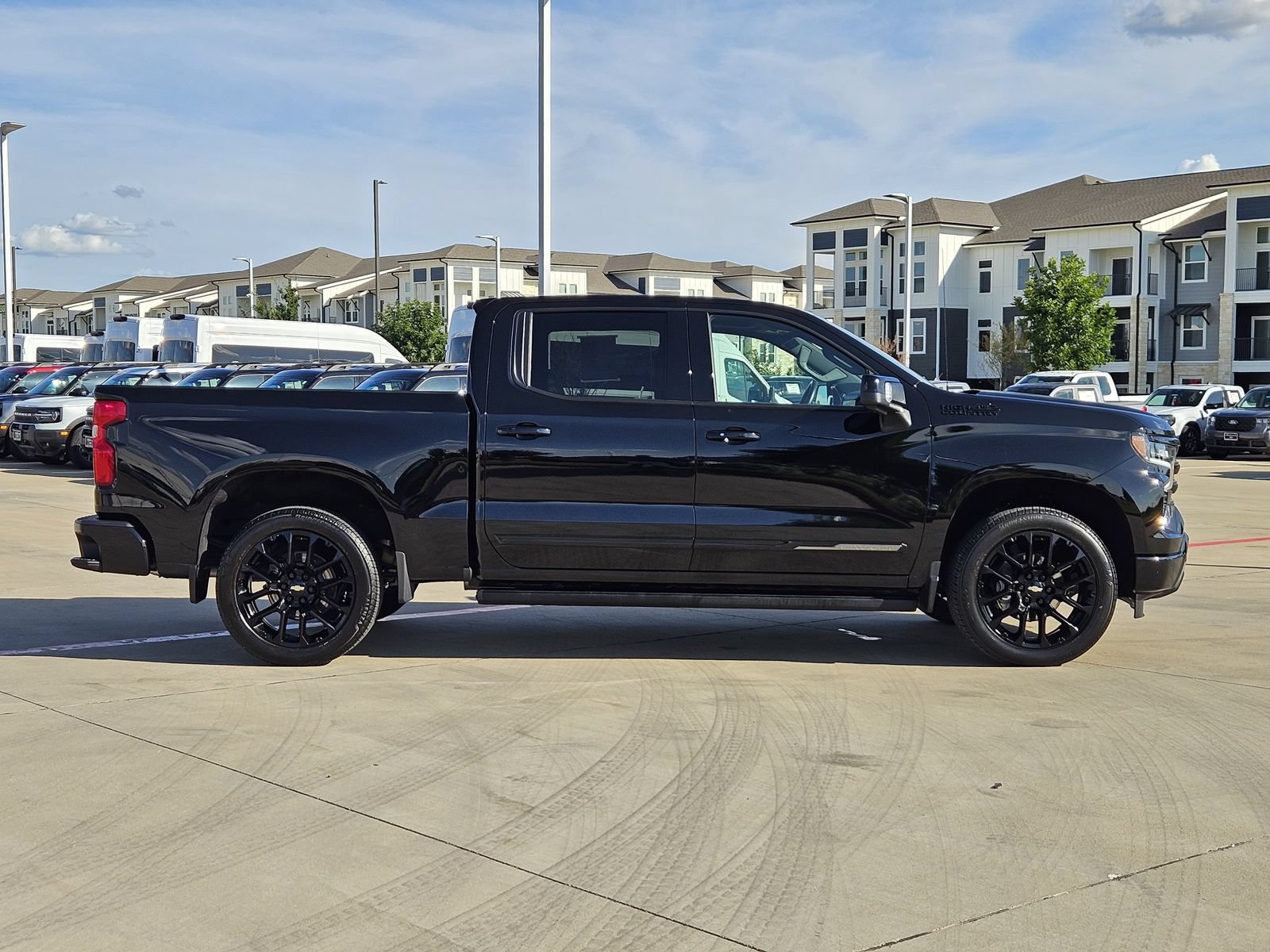 Certified 2025 Chevrolet Silverado 1500 High Country w/ High Country Premium Package AWD/4WD image 7