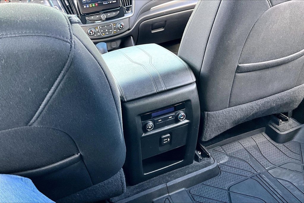 Used 2023 Chevrolet Traverse LT FWD image 15