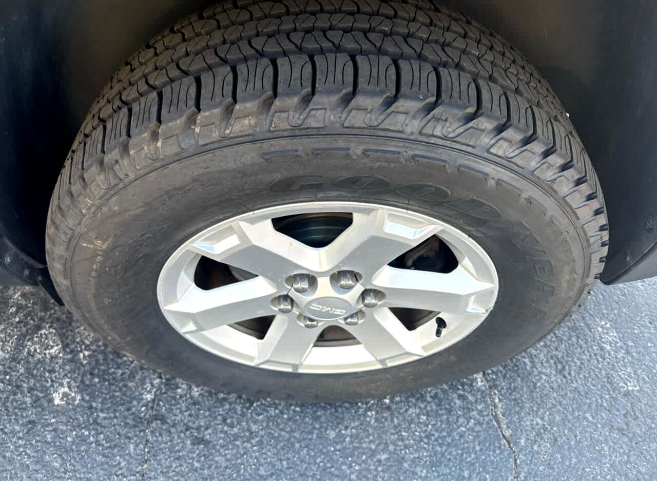 Used 2015 GMC Acadia SLE image 12