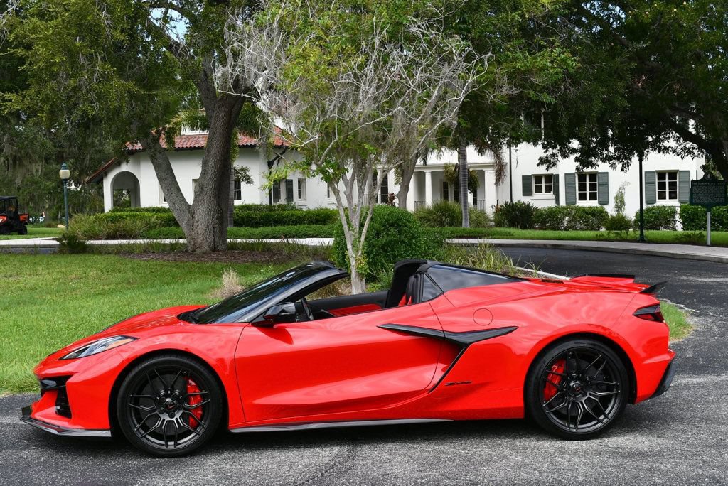 Used 2023 Chevrolet Corvette Z06 w/ Stealth Interior Trim Package RWD image 28