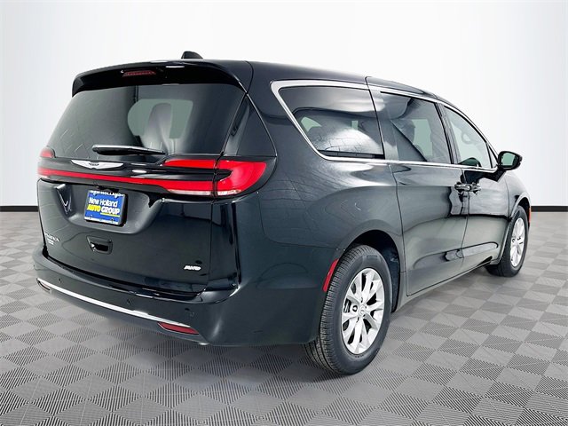 New 2026 Chrysler Pacifica Select image 4