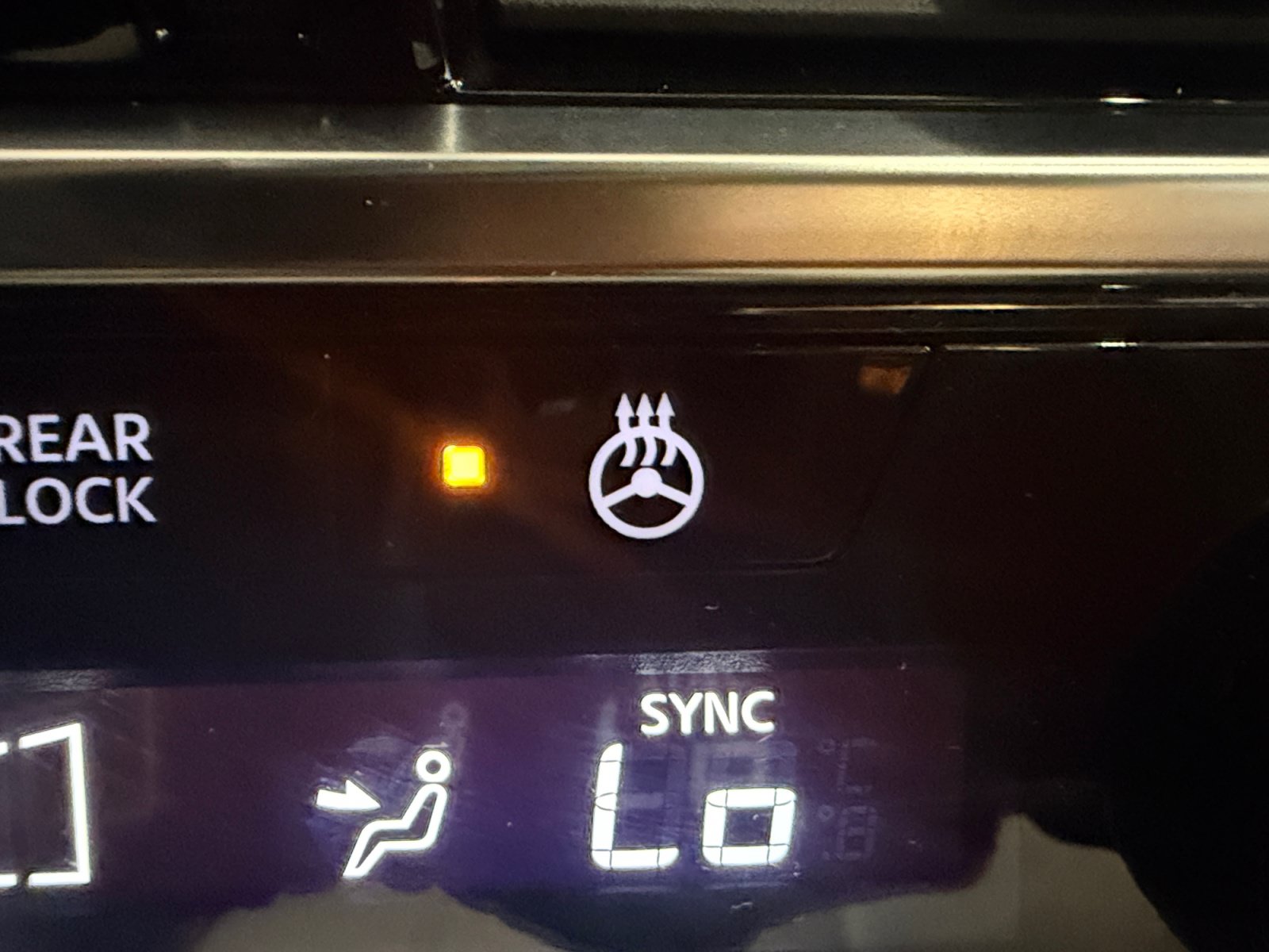 Used 2024 Nissan Pathfinder SL w/ SL Premium Package FWD image 28