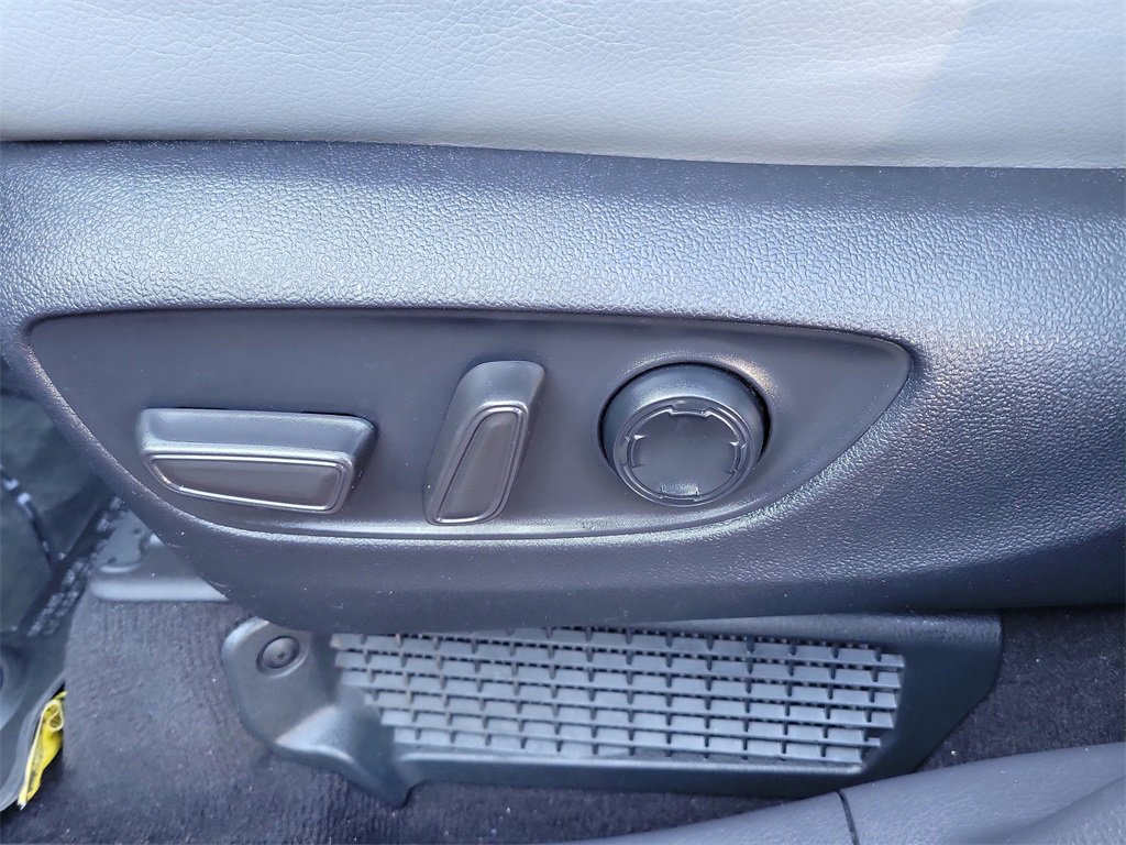 Used 2022 Toyota Sienna XLE image 24