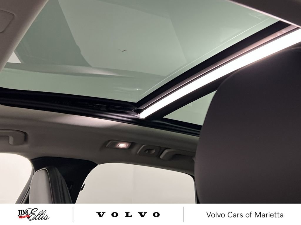 New 2025 Volvo XC60 B5 Core w/ Climate Package image 15