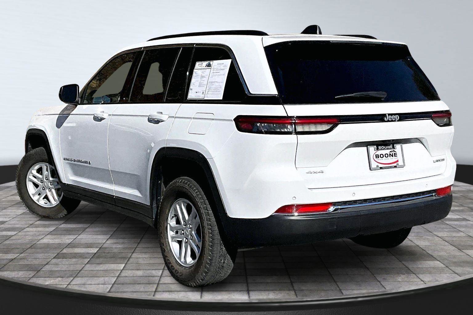 Certified 2025 Jeep Grand Cherokee Laredo w/ Luxury Tech Group I image 2