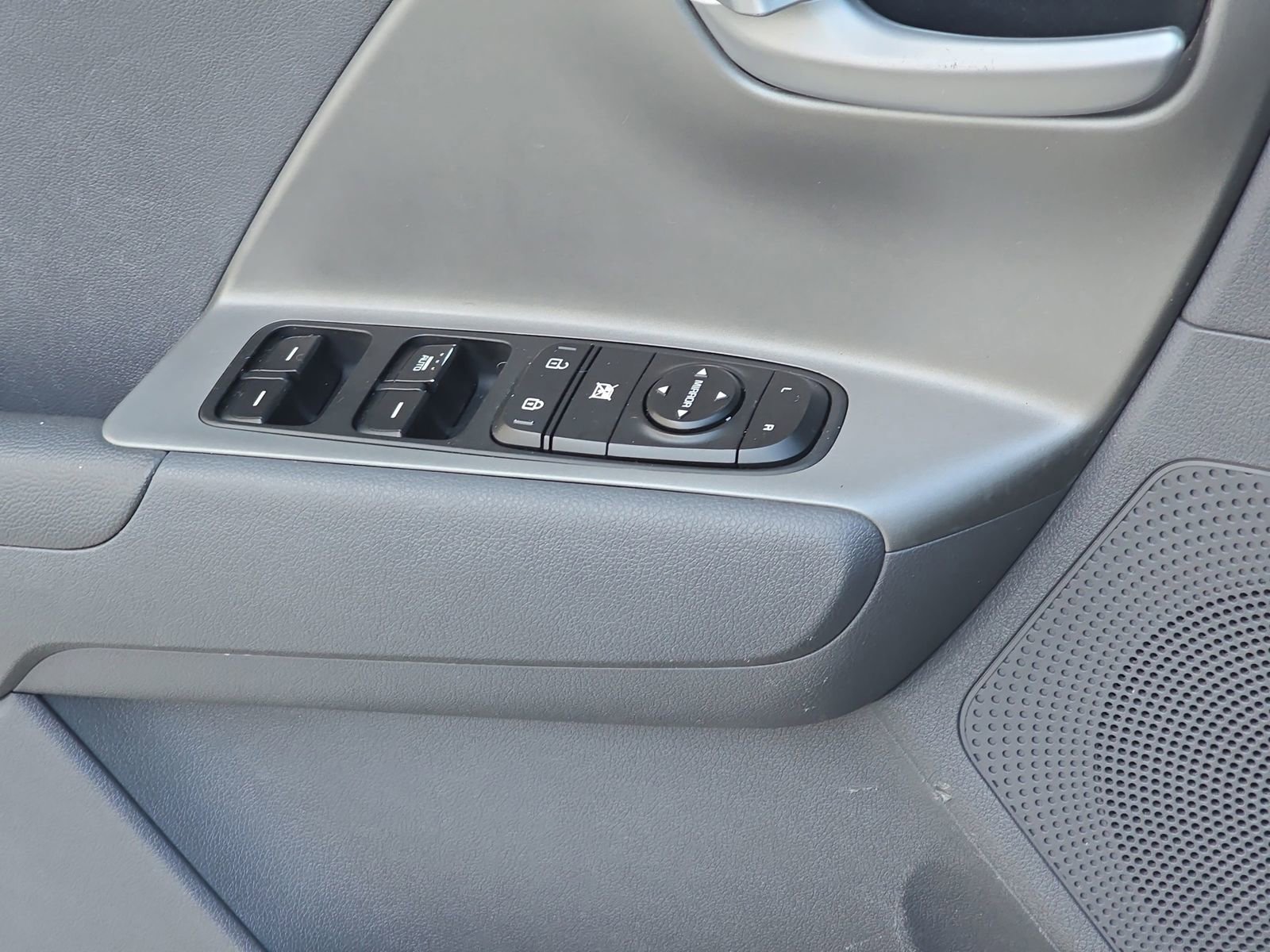 Used 2018 Kia Niro LX image 32