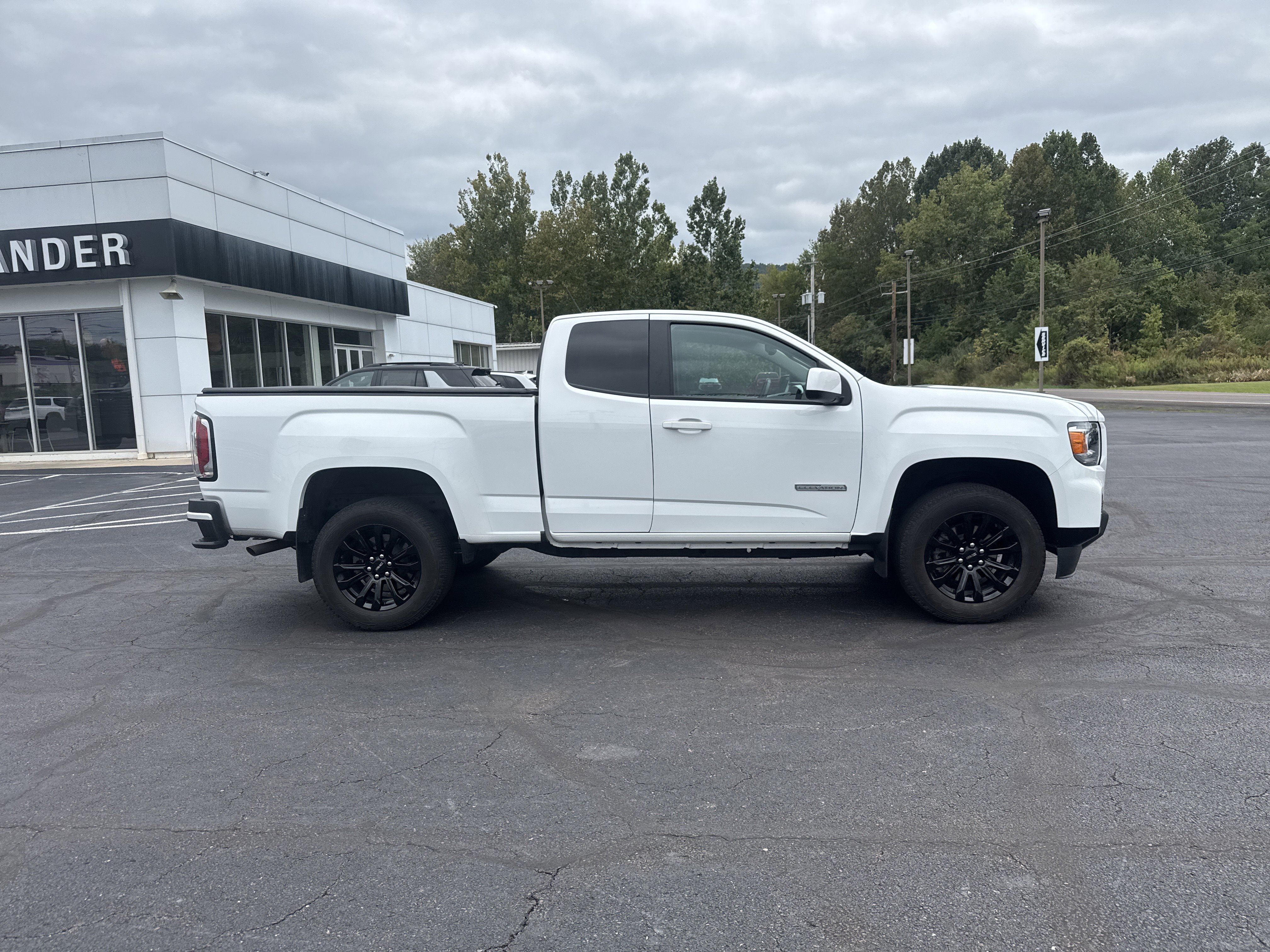 Used 2022 GMC Canyon Elevation image 2