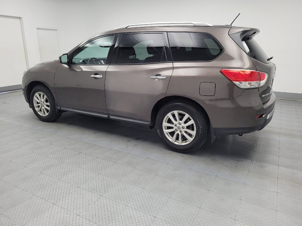 Used 2015 Nissan Pathfinder SV image 3