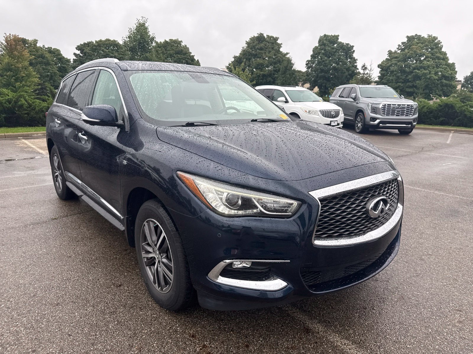 Used 2017 INFINITI QX60 Luxe w/ Premium Plus Package AWD/4WD image 3