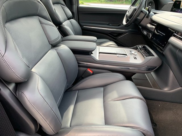 New 2027 Lincoln Navigator Reserve w/ Jet Appearance Package AWD/4WD image 12