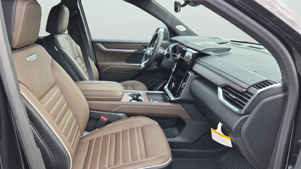 New 2027 GMC Acadia Denali Ultimate w/ LPO, Floor Liner Package AWD/4WD image 27