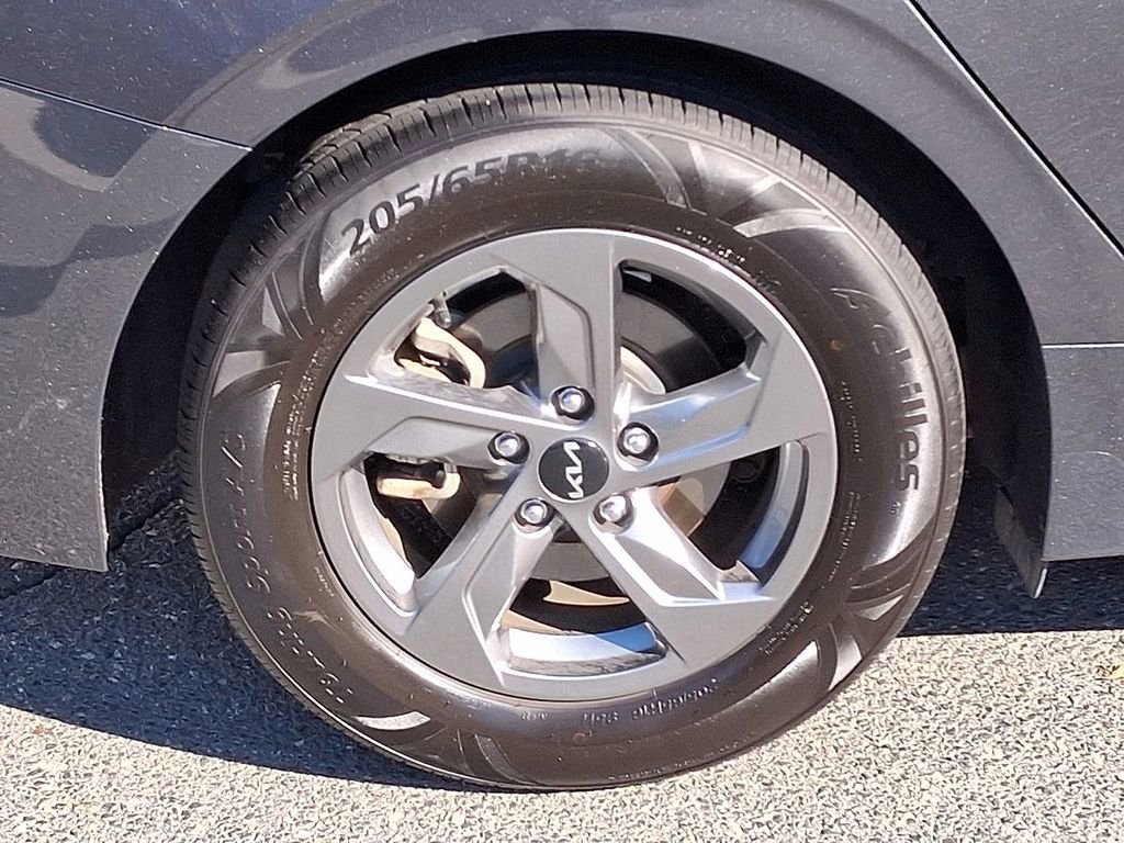 Used 2023 Kia K5 LXS image 27