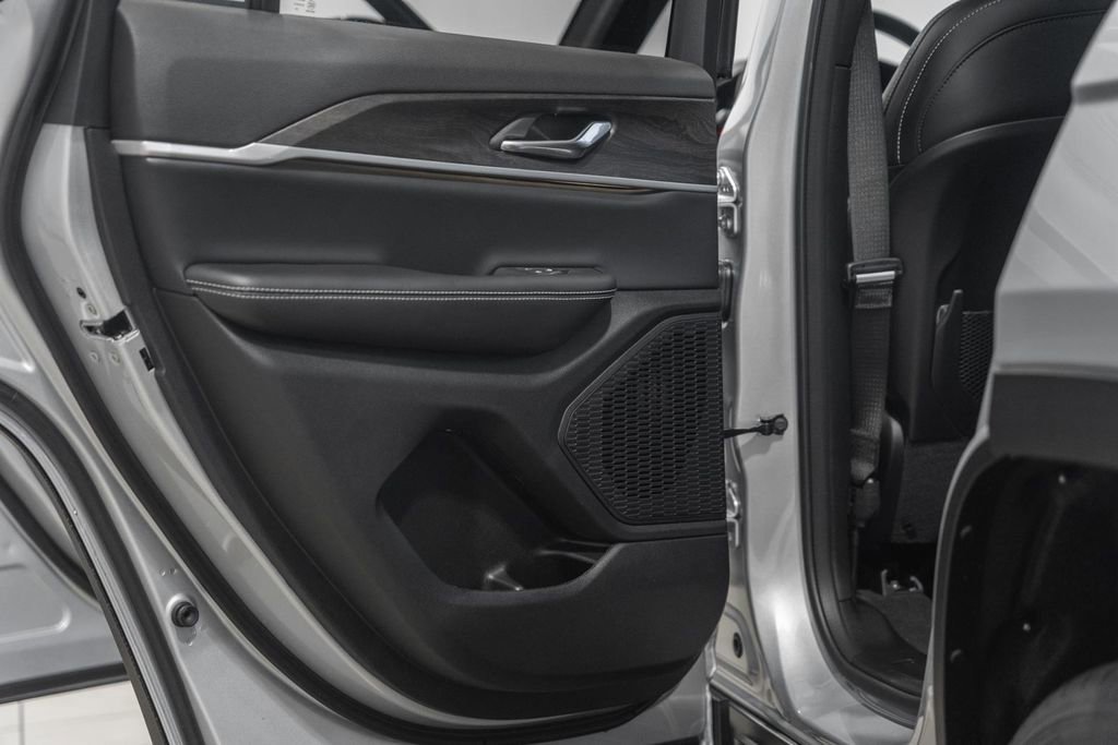 New 2025 Jeep Grand Cherokee Limited image 37