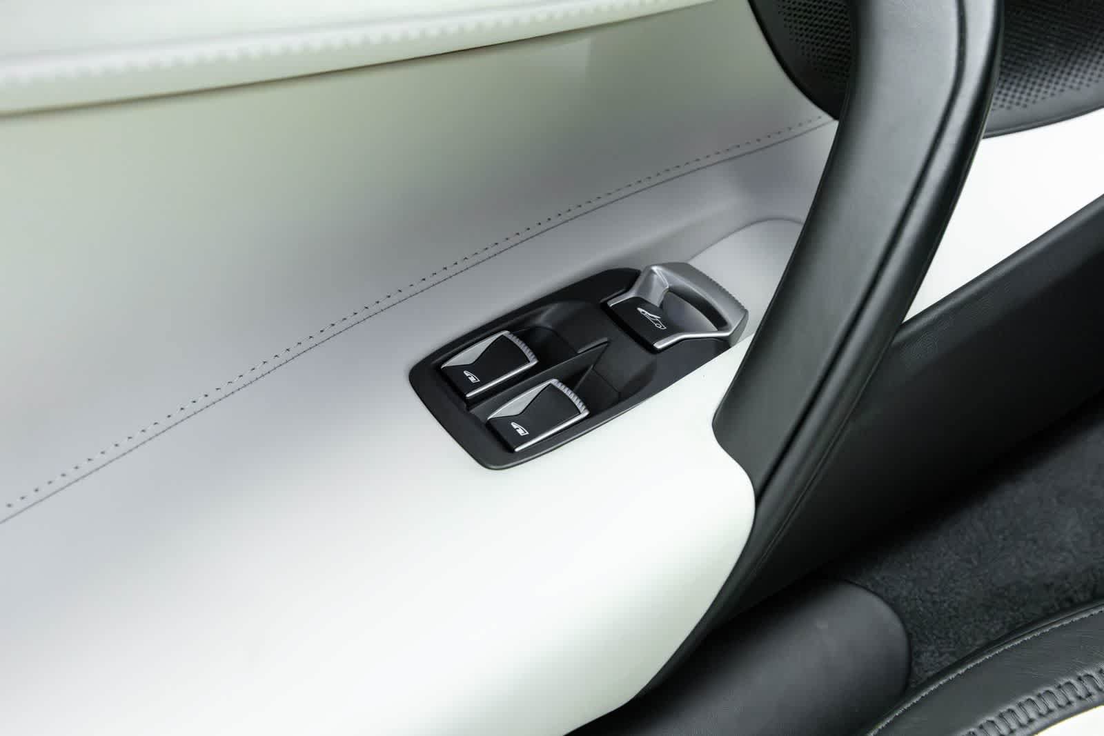 Used 2026 McLaren 750S Spider RWD image 36