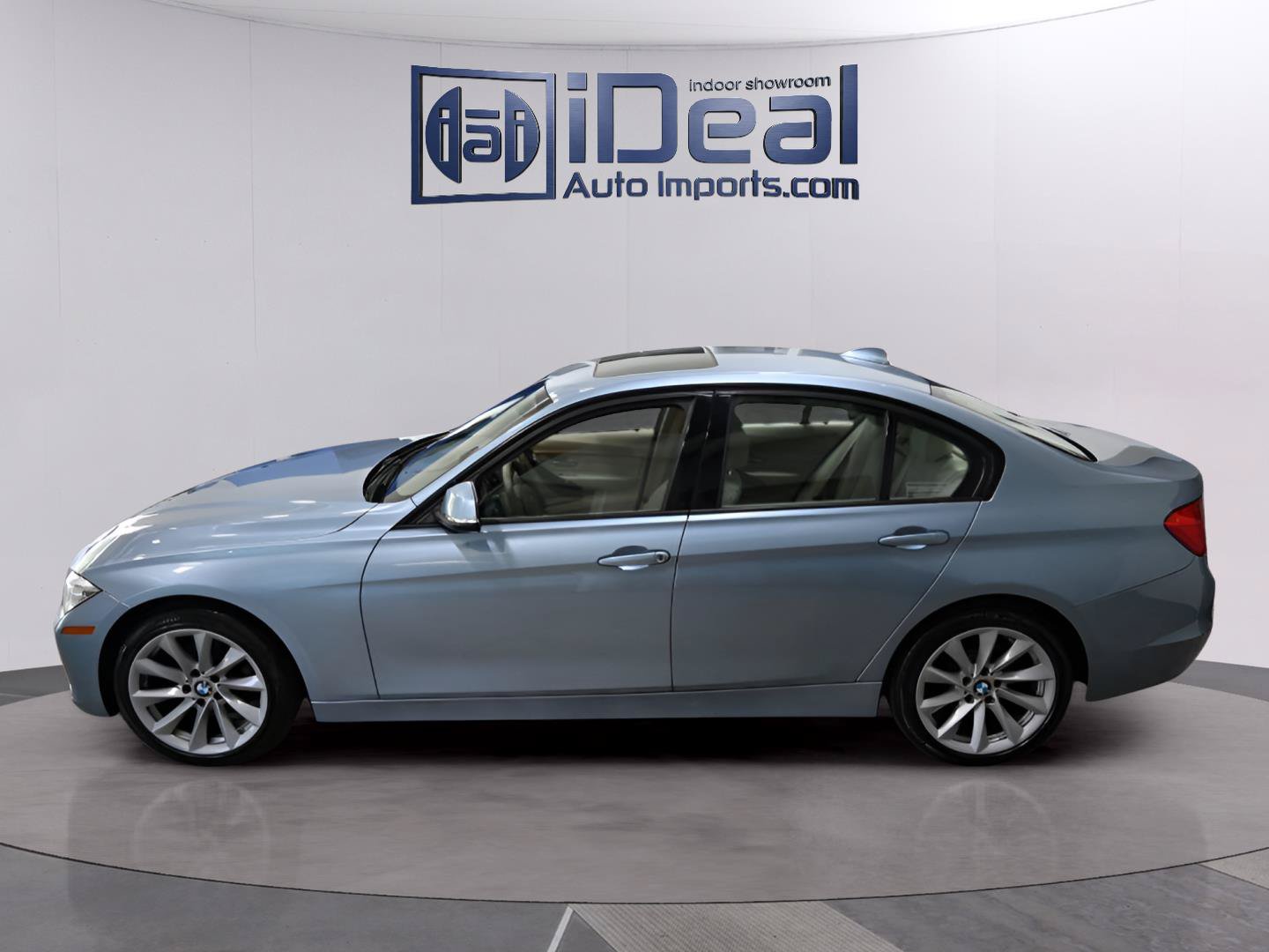 Used 2013 BMW 328i xDrive Sedan AWD/4WD image 2