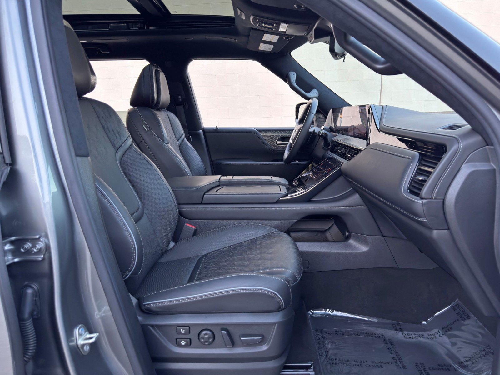 Used 2025 INFINITI QX80 Autograph AWD/4WD image 17