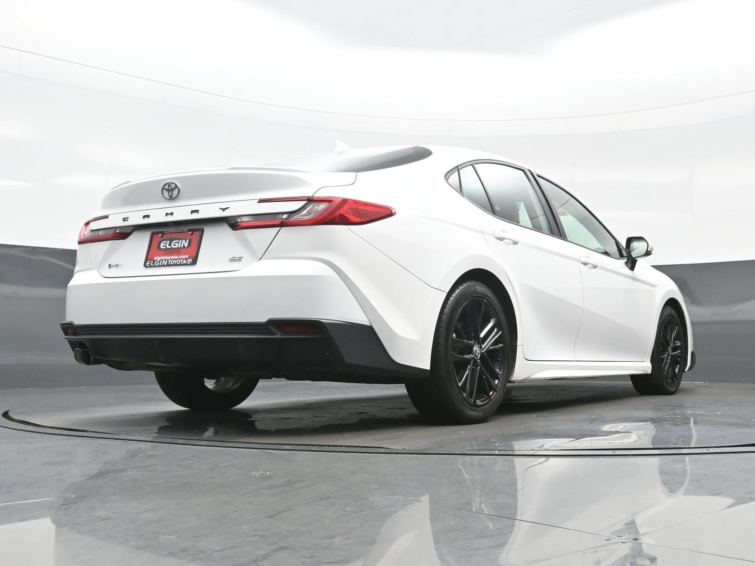 Used 2025 Toyota Camry SE FWD image 32