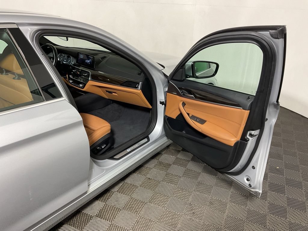 Used 2019 BMW 530e xDrive w/ Convenience Package AWD/4WD image 36