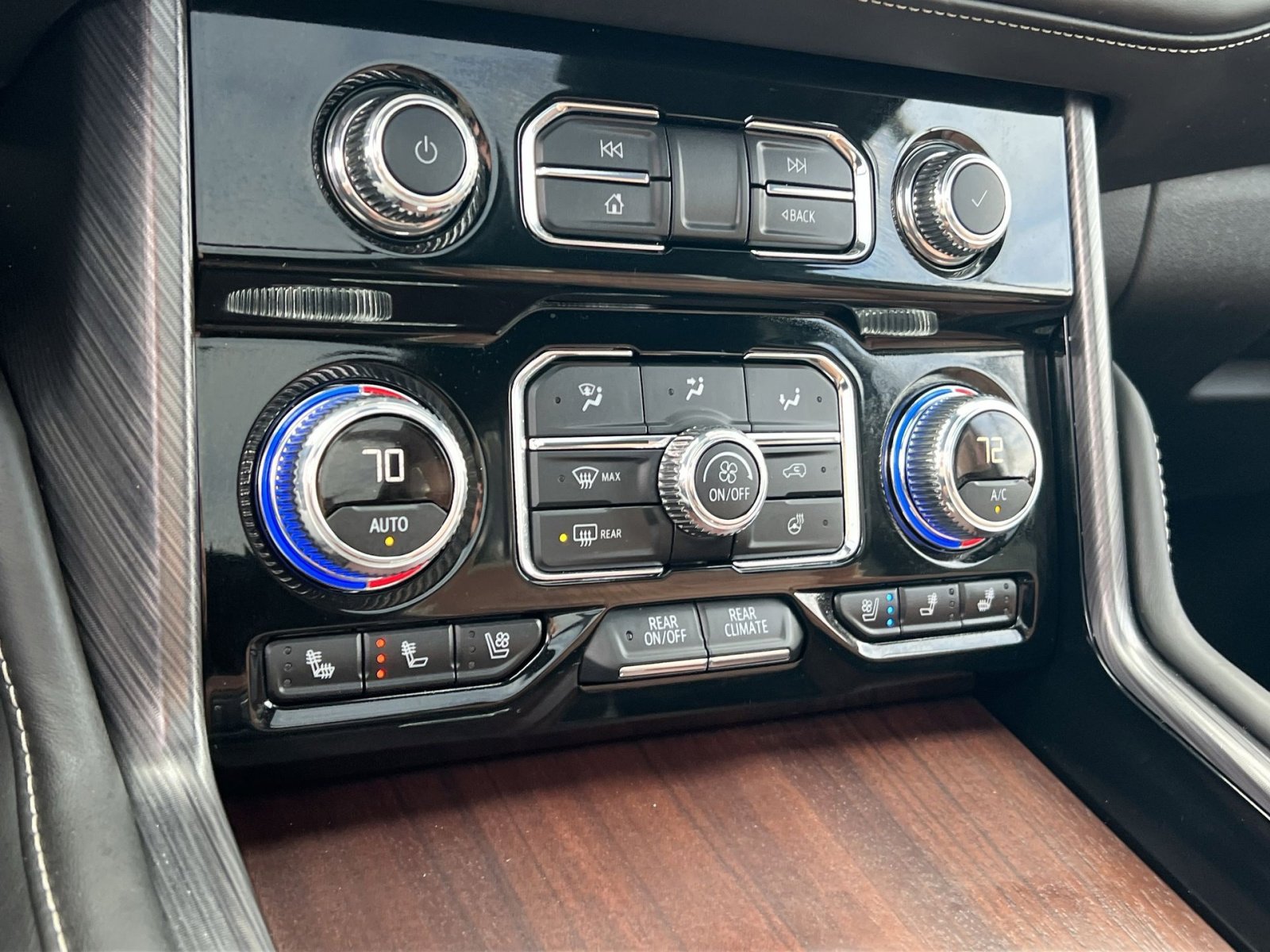 Used 2024 GMC Yukon Denali Ultimate image 21