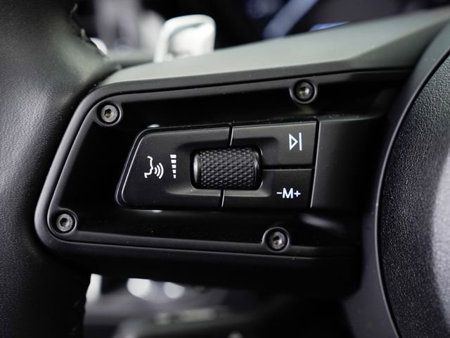 Certified 2025 Porsche Macan AWD/4WD image 17