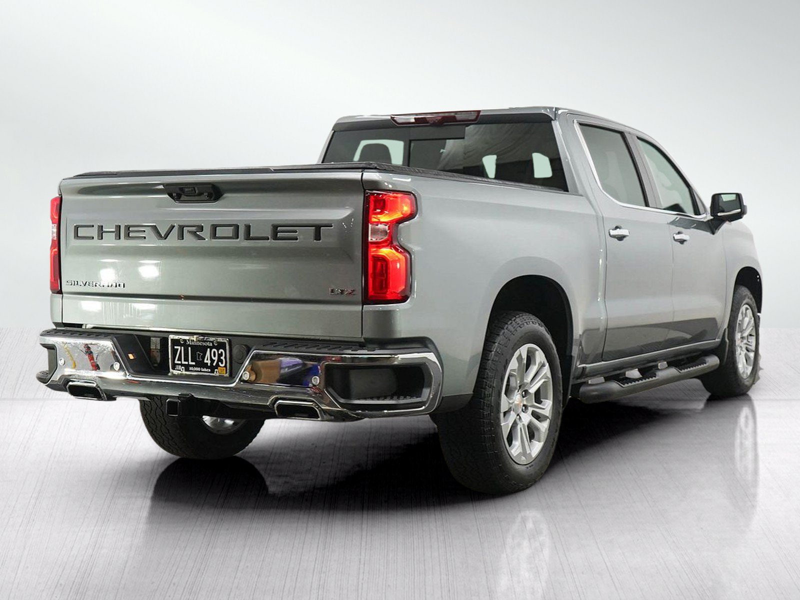 Used 2025 Chevrolet Silverado 1500 LTZ w/ LTZ Premium Package AWD/4WD image 5