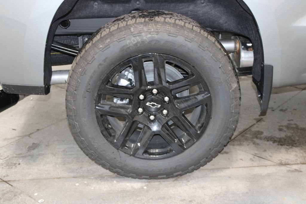 New 2026 Chevrolet Silverado 1500 Custom w/ Turbomax Blackout Package AWD/4WD image 59