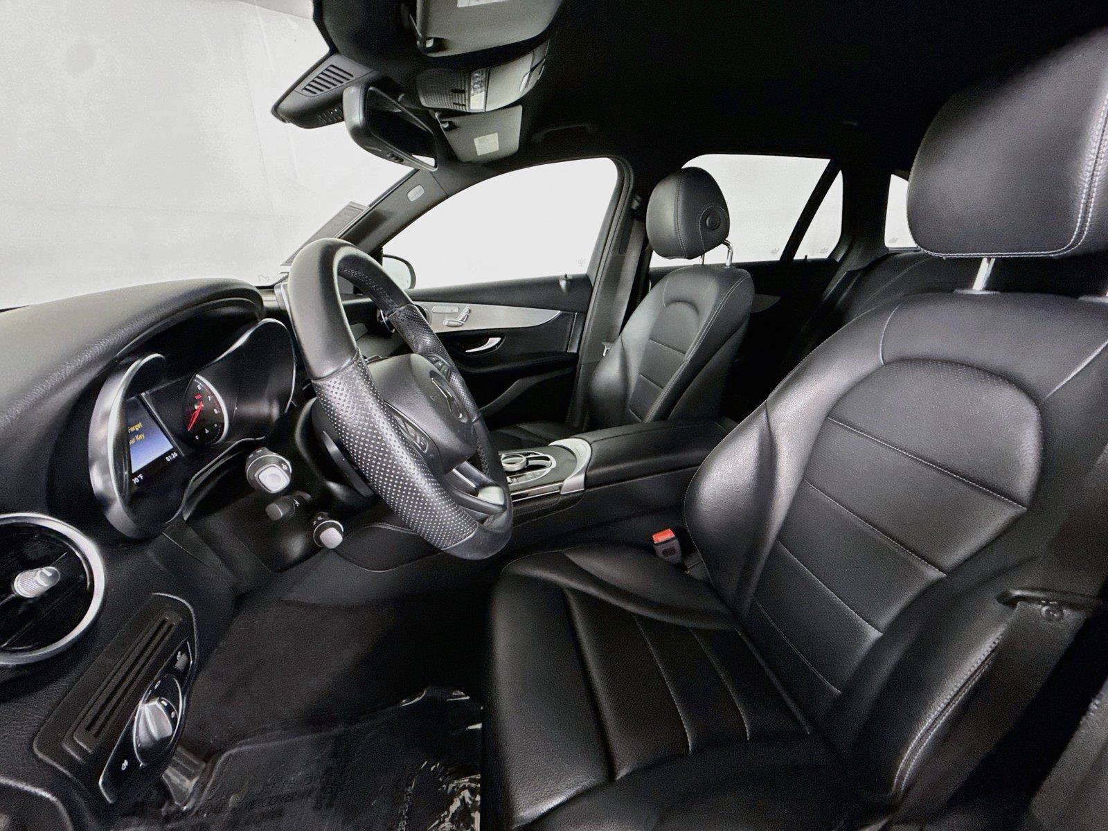 Used 2019 Mercedes-Benz GLC 300 image 3
