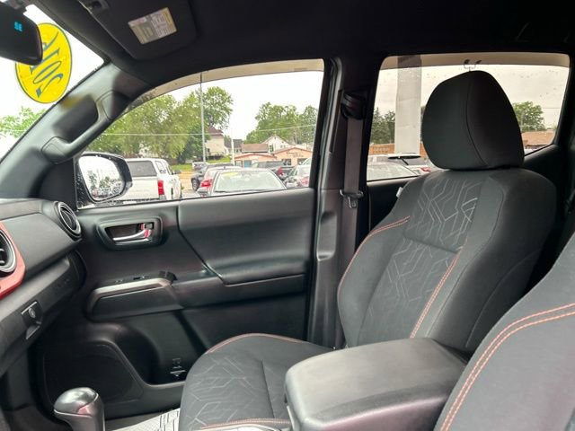 Used 2016 Toyota Tacoma TRD Sport w/ Towing Package AWD/4WD image 27