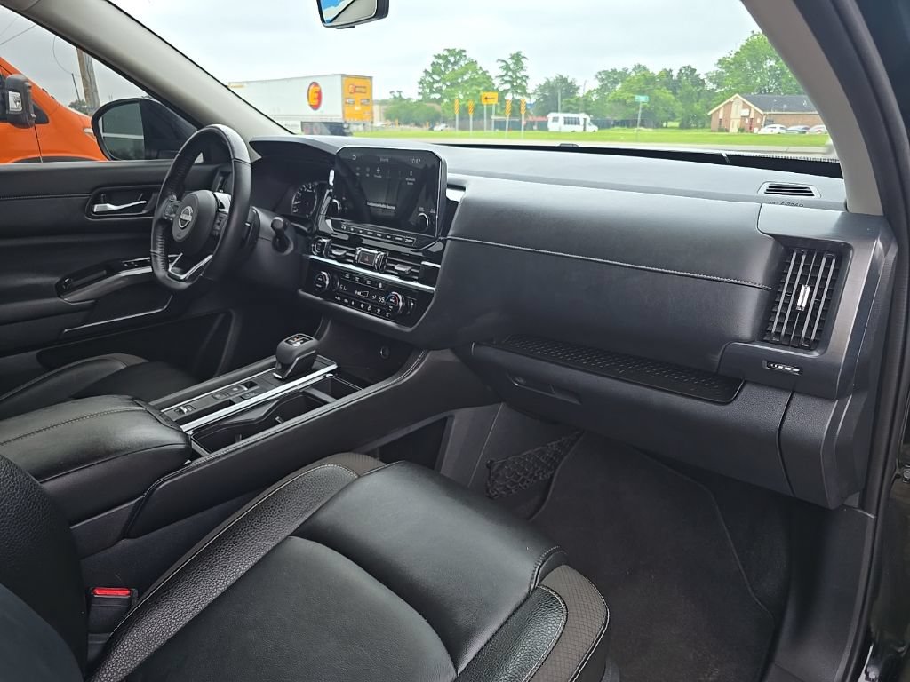 Used 2023 Nissan Pathfinder SL w/ Lighting Package (N92) FWD image 38