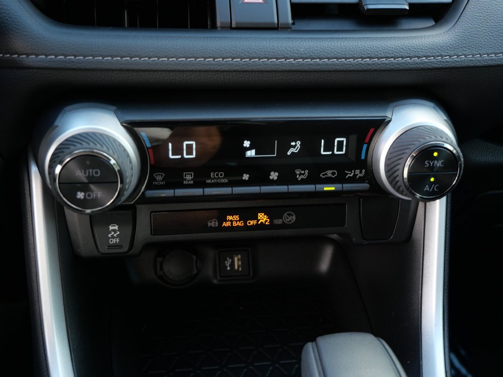 Certified 2025 Toyota RAV4 LE AWD/4WD image 19