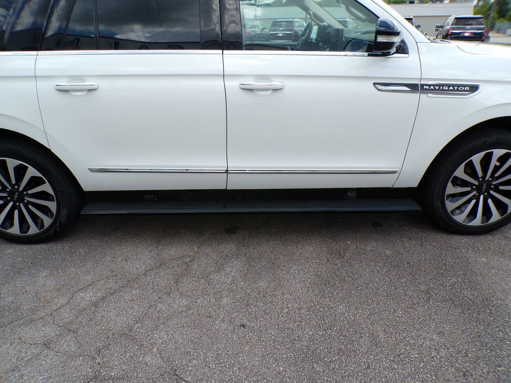 Used 2024 Lincoln Navigator L Reserve image 7