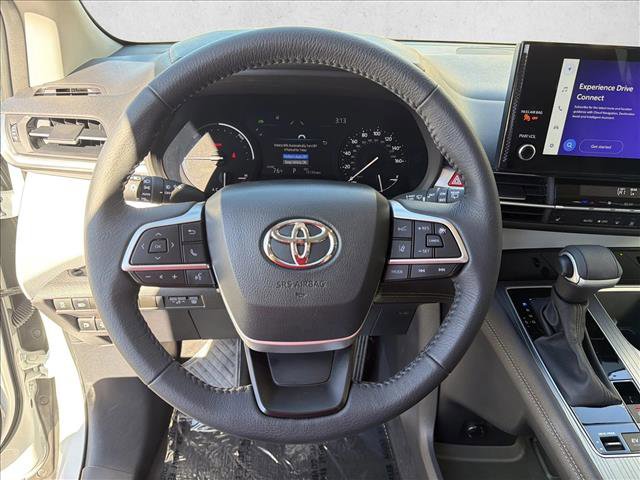 Used 2025 Toyota Sienna XLE image 14