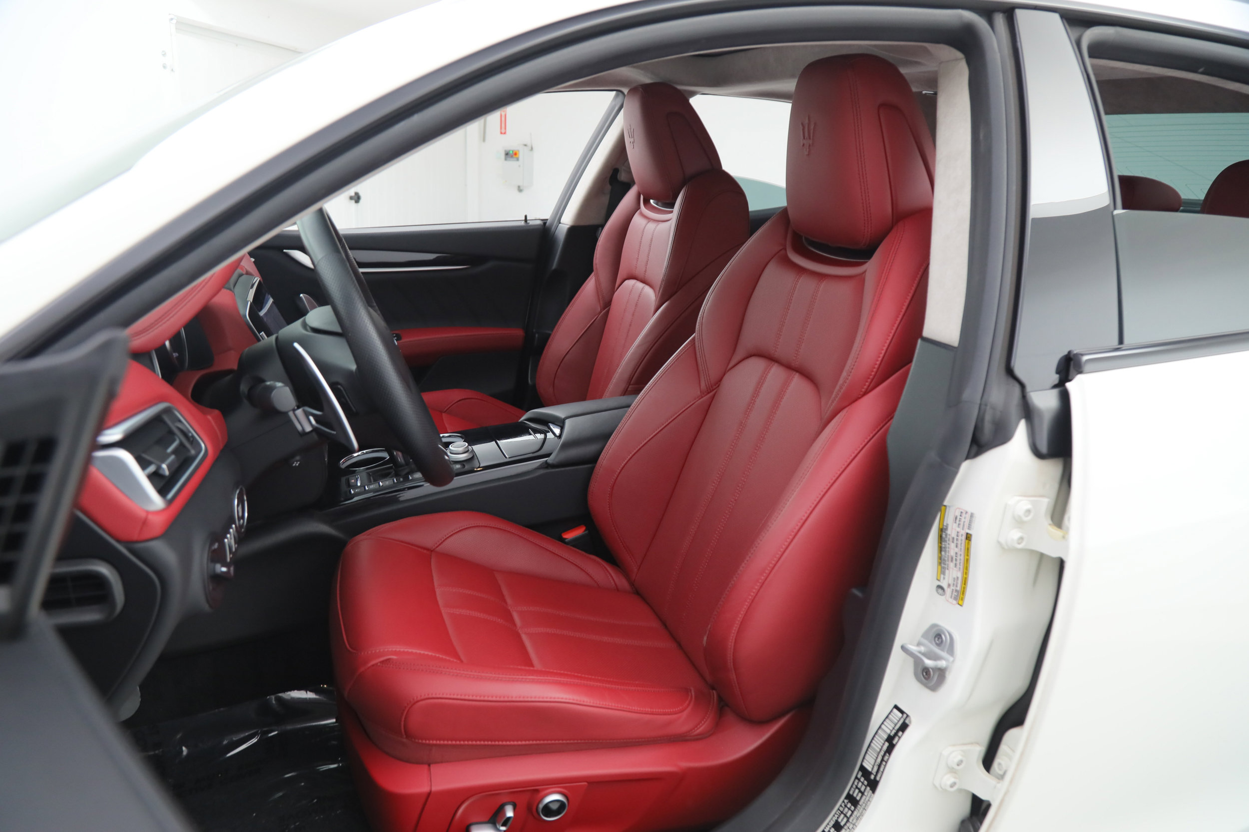 Used 2023 Maserati Ghibli Modena RWD image 15