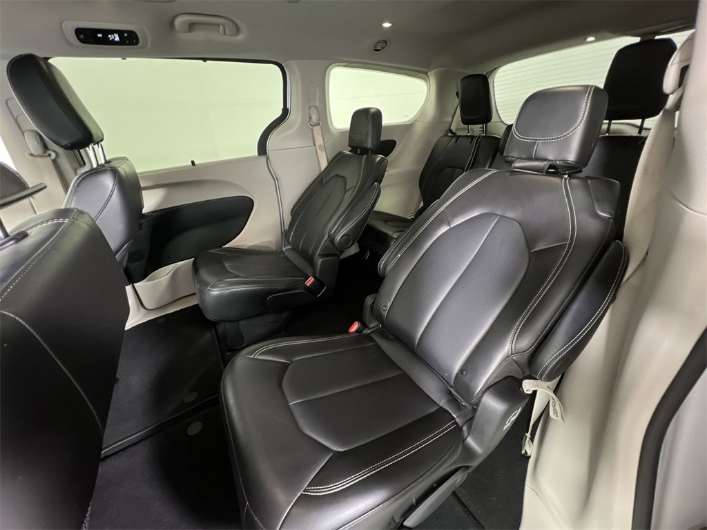 Used 2024 Chrysler Pacifica Touring-L image 24