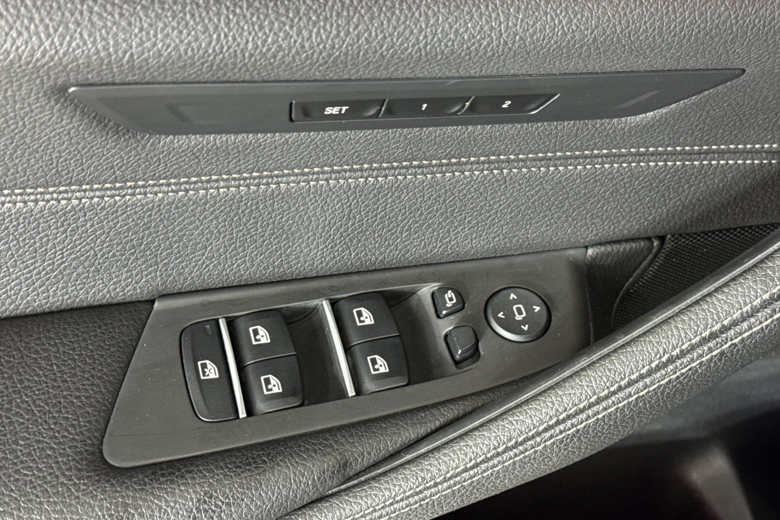 Used 2019 BMW 530e w/ Convenience Package RWD image 14