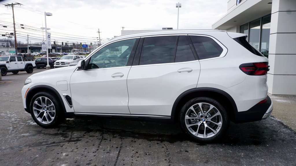 Used 2026 BMW X5 xDrive50e AWD/4WD image 8