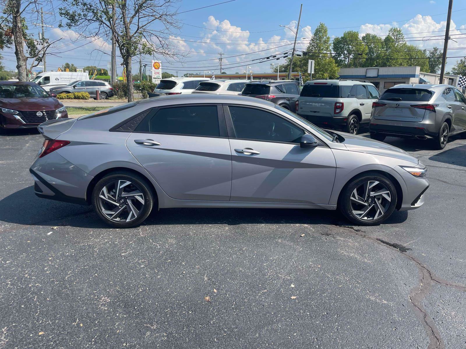 Used 2025 Hyundai Elantra Sport FWD image 9