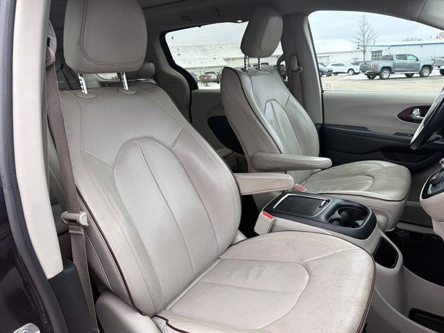 Used 2019 Chrysler Pacifica Limited image 24