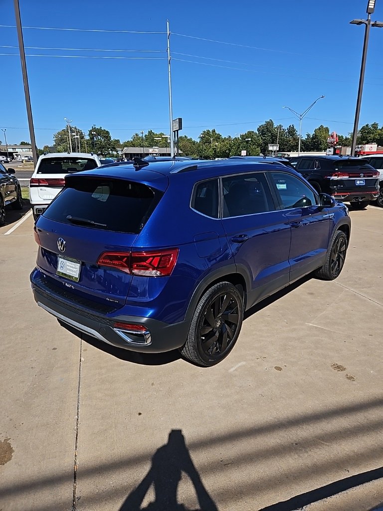 Used 2024 Volkswagen Taos SE w/ Black Wheel Plus Package image 5