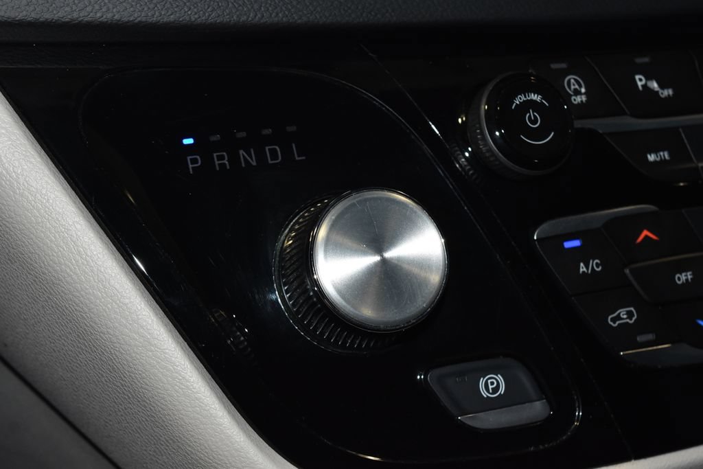 Used 2023 Chrysler Pacifica Touring-L FWD image 14