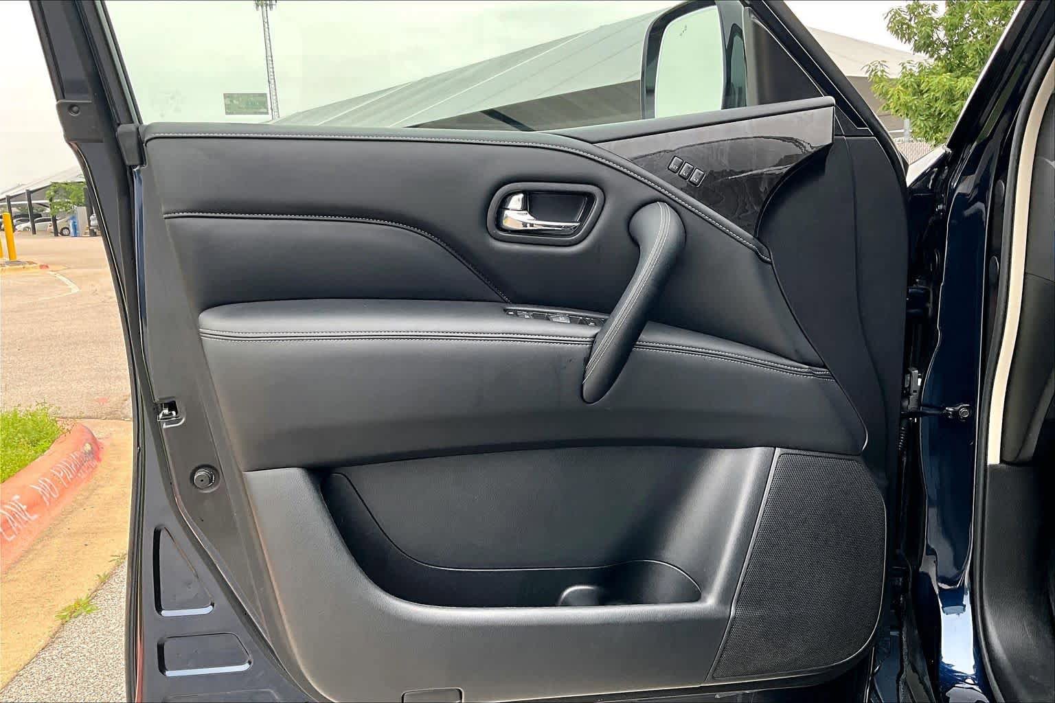 Used 2023 INFINITI QX80 Luxe w/ All-Season Package AWD/4WD image 22