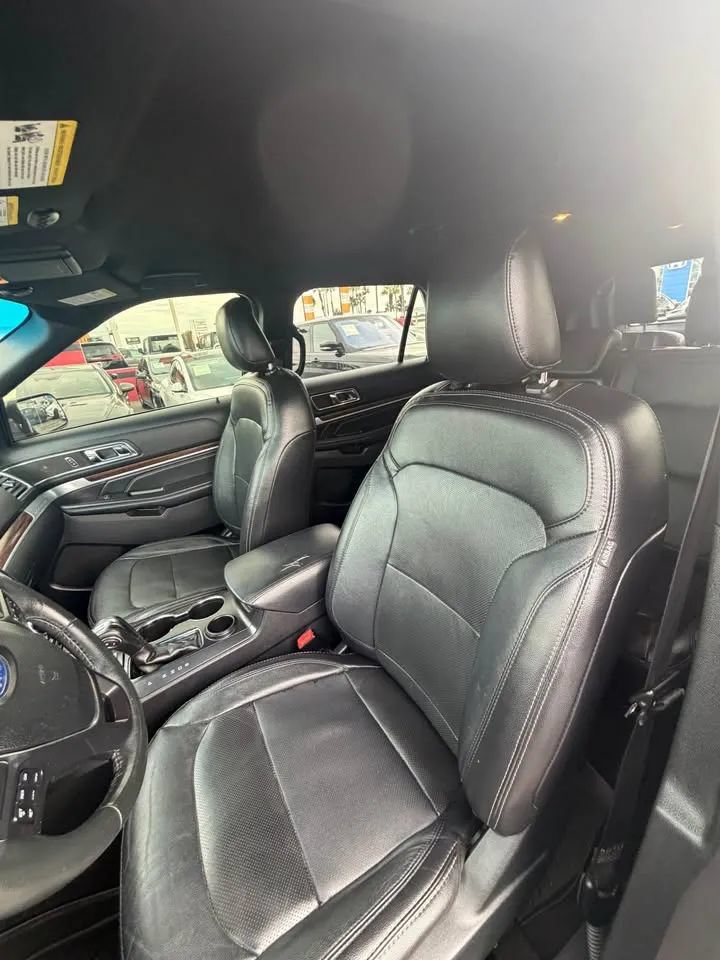 Used 2019 Ford Explorer Limited w/ Class III Trailer Tow Package FWD image 10